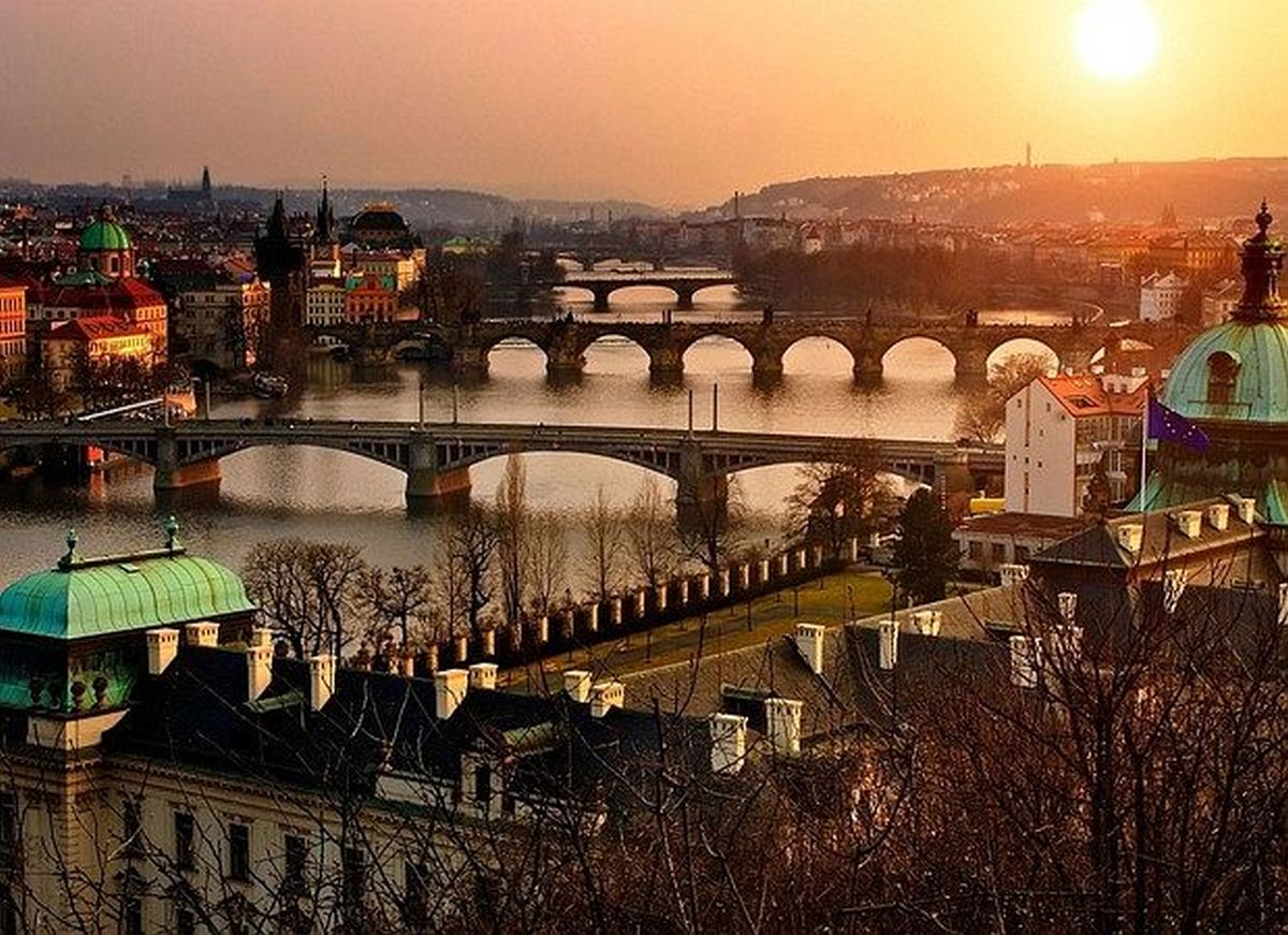 PRAGA